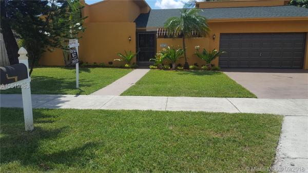 Chateaubleau Villas, 10720 SW 38th St, University Park, Florida 33165, image 2