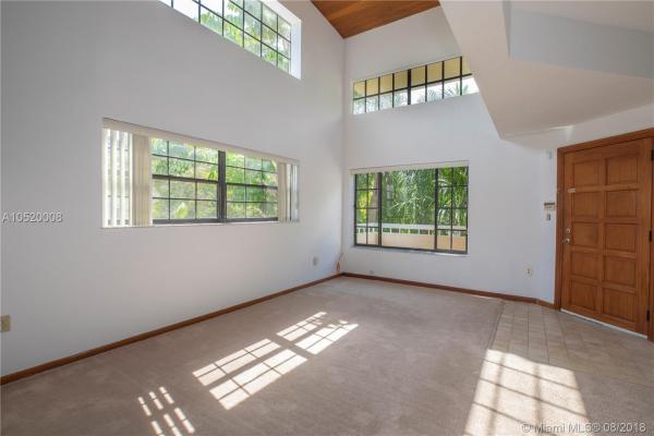 Villas De Antigua, 609 Almeria Ave #203, Coral Gables, Florida 33134, image 2