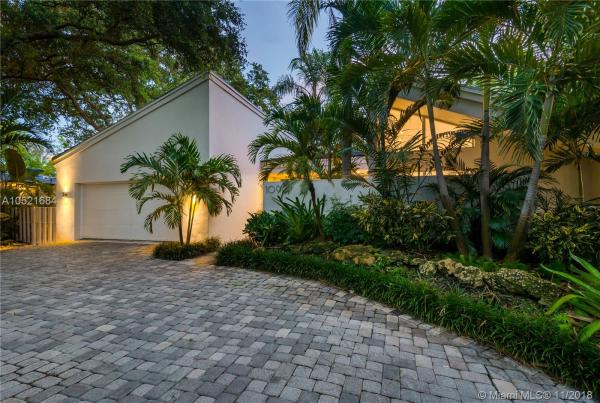 Bay Lure, 1090 NE 92nd St, Miami Shores, Florida 33138, image 2