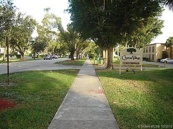 Cypress Village, 7110 Fairway Dr #L22, Miami Lakes, Florida 33014, image 2
