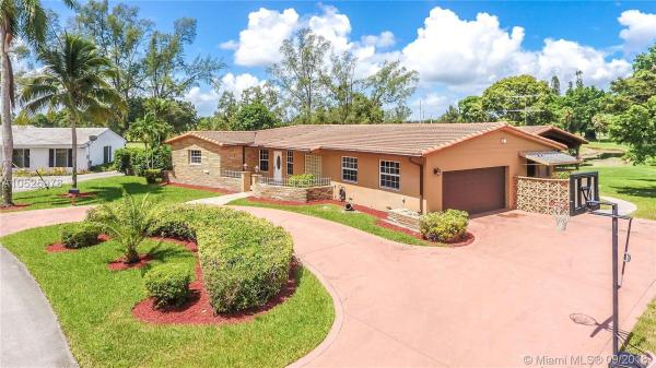 Country Club Of Miami Estates, 19080 Royal Birkdale Dr, Country Club, Florida 33015, image 2
