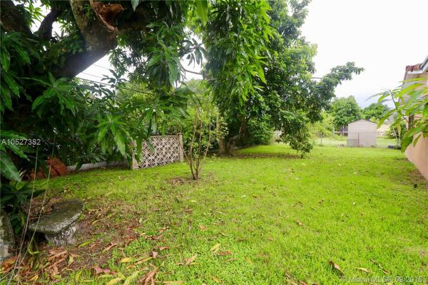 Miami Lakes Residential, 13957 Lake Lure Ct, Miami Lakes, Florida 33014, image 2