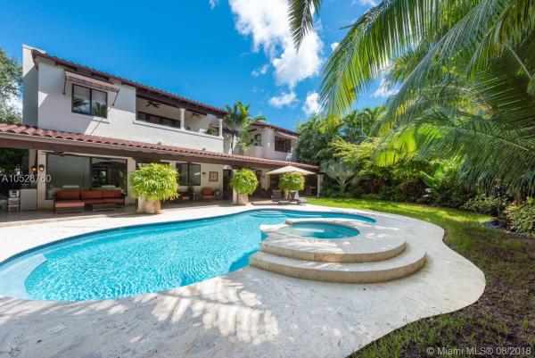 Douglas Circle, 3820 Loquat Ave, Miami, Florida 33133, image 2