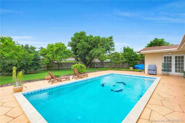Sky Lake, 1961 NE 187th Dr, North Miami Beach, Florida 33179, image 2