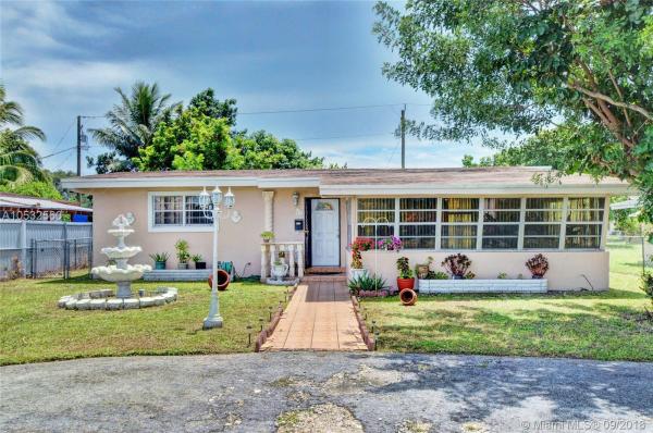 Shorewood Heights, 570 NE 175th St, North Miami Beach, Florida 33162, image 2