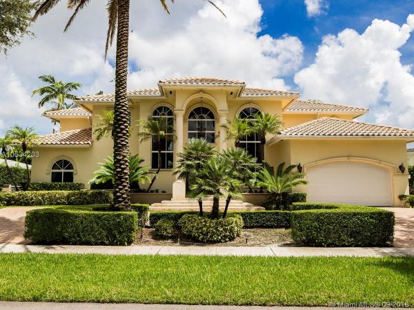 Loch Lomond, 16021 W Troon Cir, Miami Lakes, Florida 33014, image 2