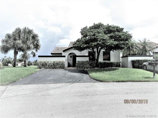 The Moors Townhouses, 17923 NW 66th Ct Cir #17923, Country Club, Florida 33015, image 2