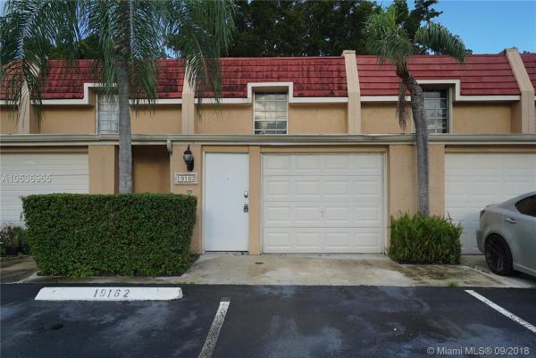 Country Club Of Miami Fairway Townhouses, 19162 Bobolink Dr, Hialeah, Florida 33015, image 2