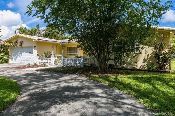 421 NE 108th St, Unincorporated Dade County, Florida 33161, image 2