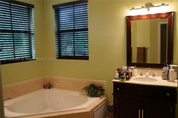 Fontainebleau West North, 9919 NW 10th Ter, Fountainebleau, Florida 33172, image 3