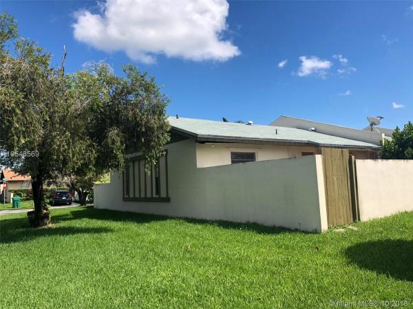 Devon Aire Villas, 11900 SW 110th St Cir E 0, The Crossings, Florida 33186, image 2