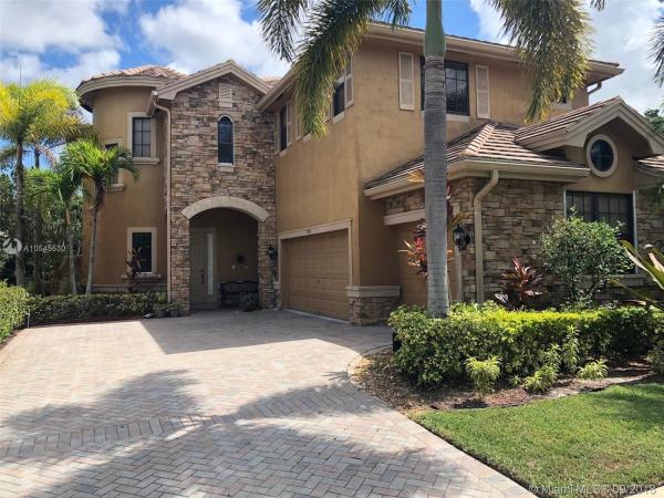 Versailles At Wellington, 3584 Birague Dr, Wellington, Florida 33449, image 2
