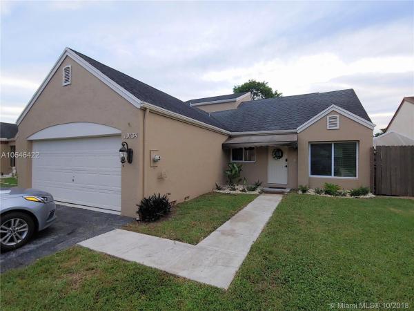Lakes Of Avalon, 19134 NW 80th Ct, Hialeah, Florida 33015, image 2