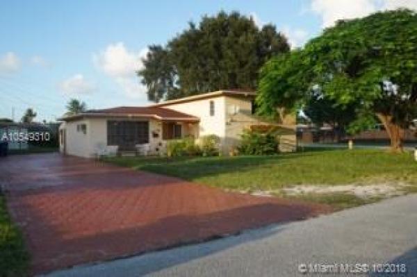 Mansionette Homes, 1375 NE 200th St, Ives Estates, Florida 33179, image 2