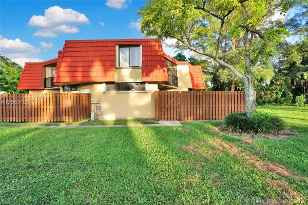 Banyan Lake, 22976 Oxford Pl #D, Boca Raton, Florida 33433, image 2