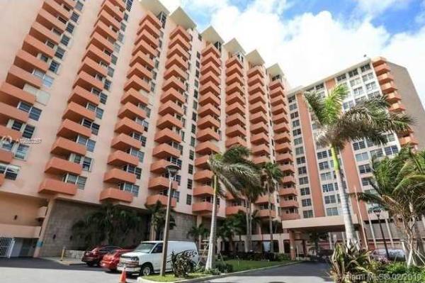 Triton Tower, 2899 Collins Ave #1015, Miami Beach, Florida 33140, image 2