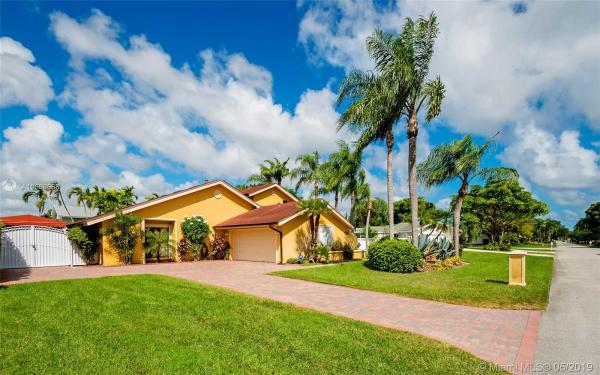 Lusia, 10321 SW 141st St, Kendall, Florida 33176, image 2