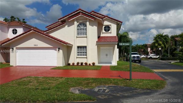 Kendall Grove Cluster Homes, 10823 SW 89th Ln, Kendall, Florida 33176, image 2