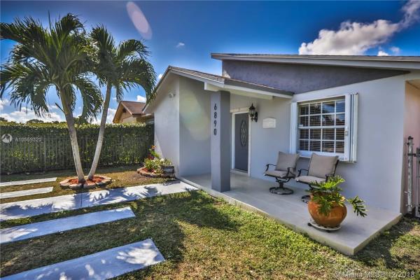 Sunset East Villas, 6890 SW 130th Ave, Kendale Lakes, Florida 33183, image 2