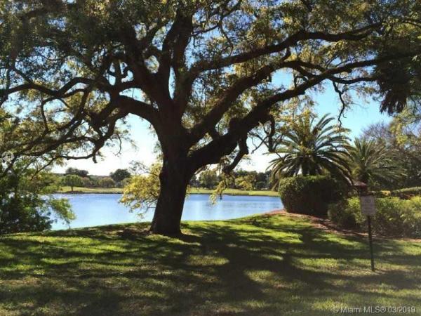 Poinciana Place Of Pine Island Ridge, 9410 Poinciana Pl #304, Davie, Florida 33324, image 2