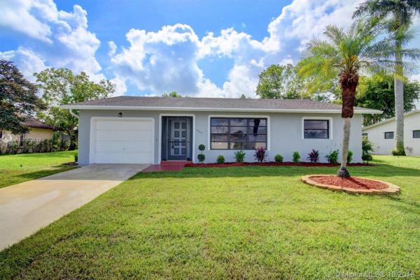 Coco Wood Lakes, 14782 Summersong Ln, Delray Beach, Florida 33484, image 2