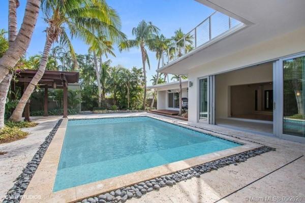 Holiday Colony, 335 Pacific Rd, Key Biscayne, Florida 33149, image 2