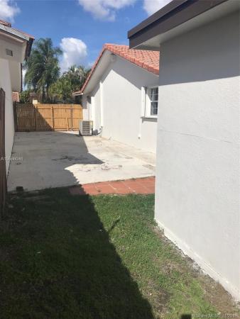 13706 SW 9th Ter, Unincorporated Dade County, Florida 33184, image 2
