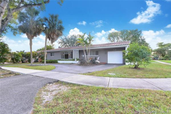 Miami Lakes Residential, 14820 Mahogany Ct, Miami Lakes, Florida 33014, image 2