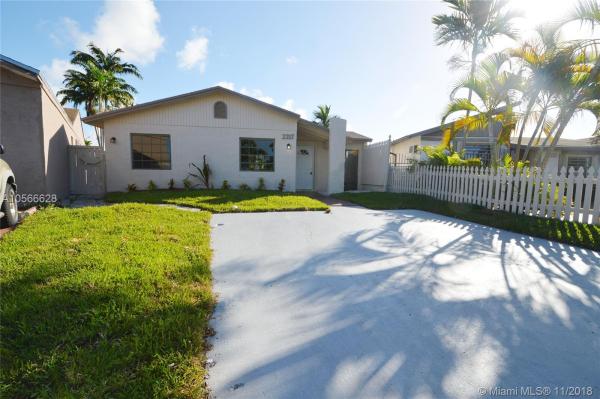 Les Chalets, 2217 SW 105th Ct, University Park, Florida 33165, image 2