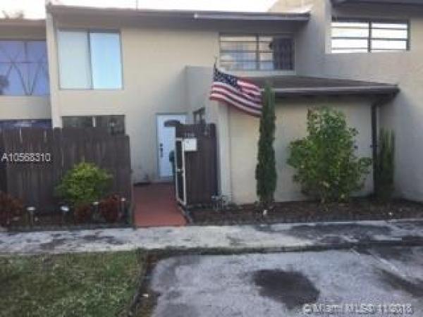 Snapper Creek Townhouses, 7124 SW 111th Pl, Kendall, Florida 33173, image 2
