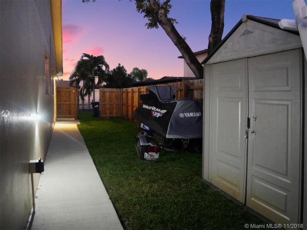 Lakes Of Acadia, 19556 NW 55th Cir Pl #19556, Miami Gardens, Florida 33055, image 2