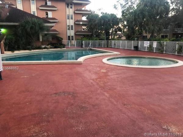 Lakeview Gardens At Miami Lakes, 17600 NW 68th Ave #B1005, Country Club, Florida 33015, image 2