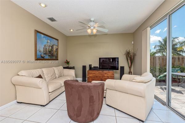 Royal Palm, 461 W Royal Cove Cir, Davie, Florida 33325, image 2