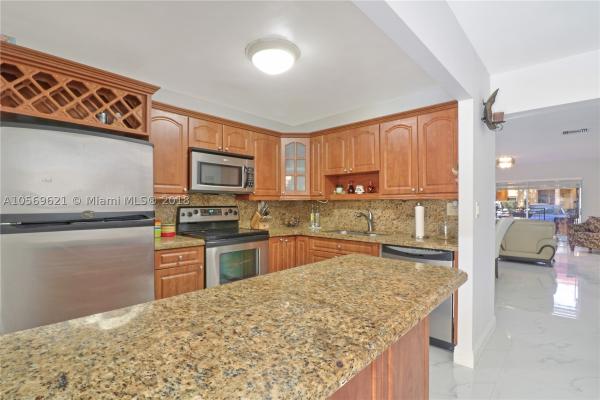 Taracoma Townhomes, 13765 SW 84th St #D, Kendale Lakes, Florida 33183, image 2