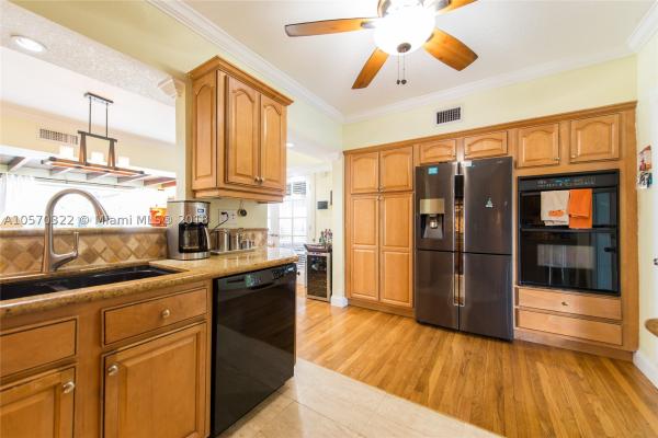 Kent Estates, 561 Nightingale Ave, Miami Springs, Florida 33166, image 3