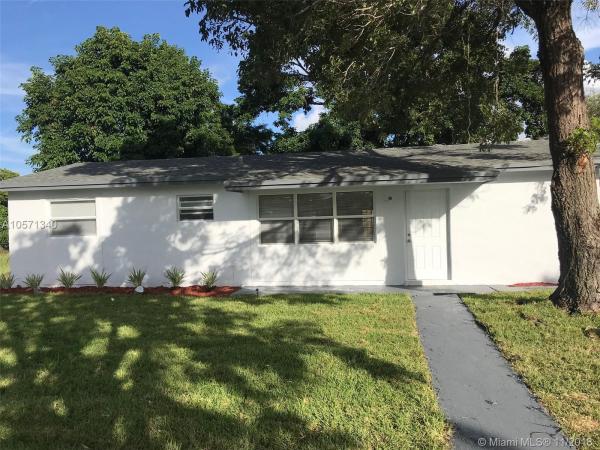 Pinewood Manor, 27903 SW 129th Pl, Three Lakes, Florida 33032, image 2