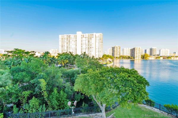 Commodore Plaza Century, 2780 NE 183rd St #417, Aventura, Florida 33160, image 2