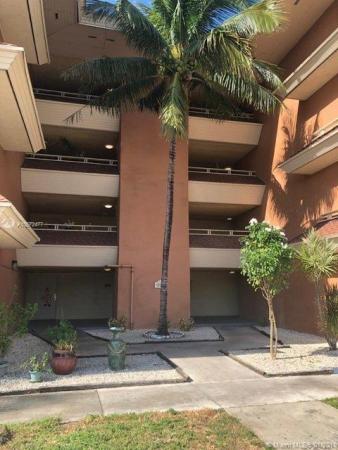 Lakeview Gardens At Miami Lakes, 17530 NW 68th Ave #C3005, Country Club, Florida 33015, image 2