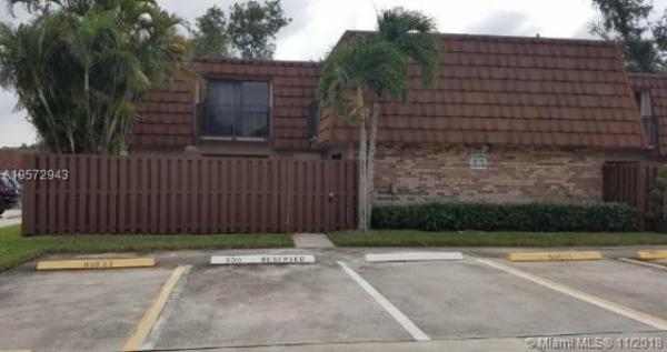 Camelot Lakes, 4193 Forest Hill Dr, Cooper City, Florida 33026, image 2