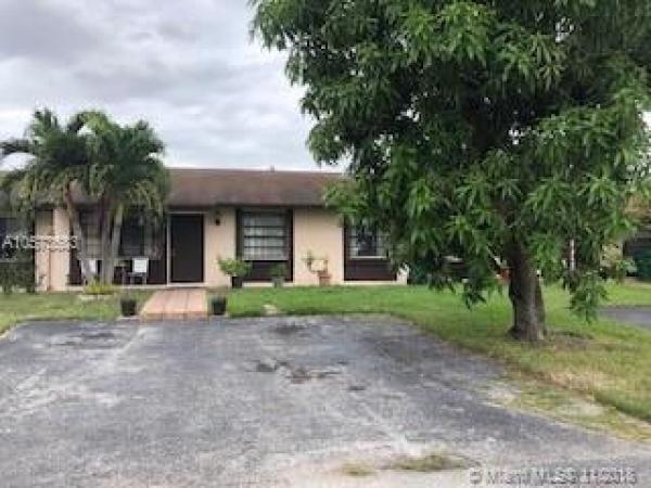 San Sebastian Townhouses, 4932 SW 136th Pl #4932, Kendale Lakes, Florida 33175, image 2