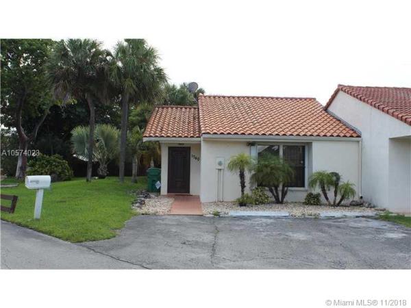 Lakewood Townhome Villas, 1740 SW 124th Pl, Tamiami, Florida 33175, image 2