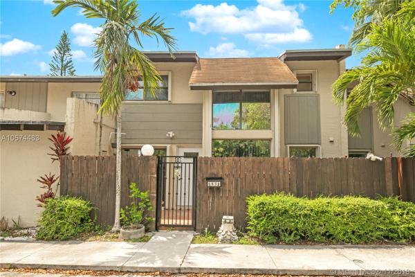 Snapper Creek Townhouses, 6638 SW 112th Pl, Kendall, Florida 33173, image 2