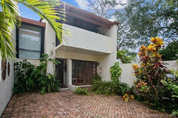 Sunset Park Lake Villas, 10472 SW 78th St, Kendall, Florida 33173, image 2