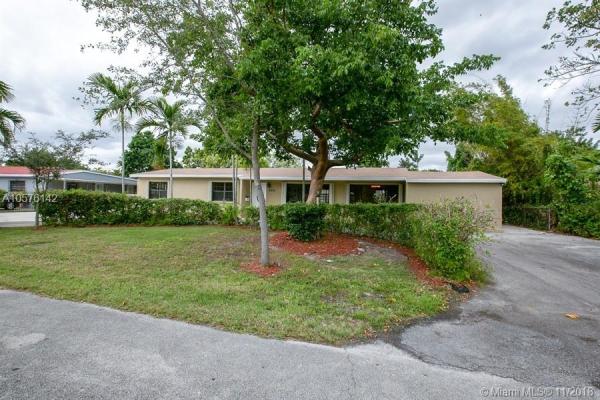 Twin Lakes Manor, 5930 SW 62nd Pl, South Miami, Florida 33143, image 2