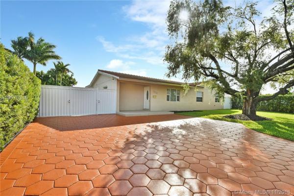 Southern Estates, 3145 Village Green Dr, Tamiami, Florida 33175, image 2