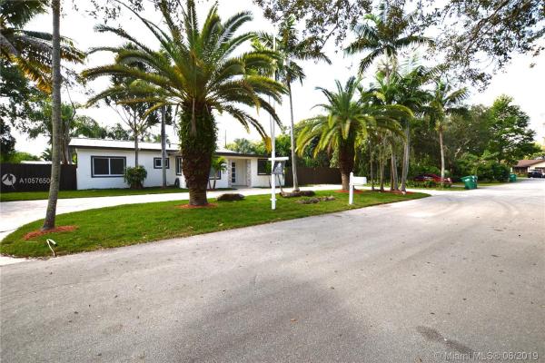 Ranchero Manors, 8740 SW 126th Ter, Kendall, Florida 33176, image 2