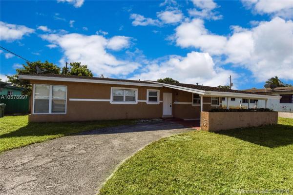 Scott Lake Manor, 1440 NW 181st St, Miami Gardens, Florida 33169, image 2
