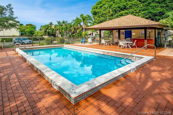 Briar Bay Townhouse Estates, 9194 SW 128th Ln, Kendall, Florida 33176, image 2