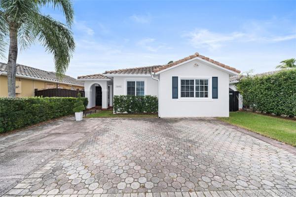 Le Mirage, 14652 SW 114th Ter, The Hammocks, Florida 33186, image 2