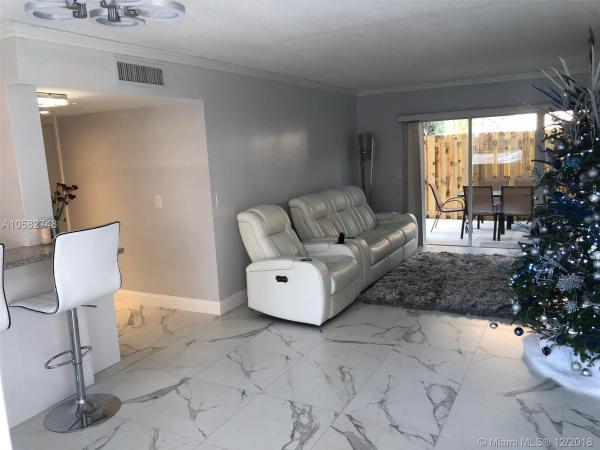 Paseo Real, 6235 Kendale Lakes Cir #132, Kendale Lakes, Florida 33183, image 2